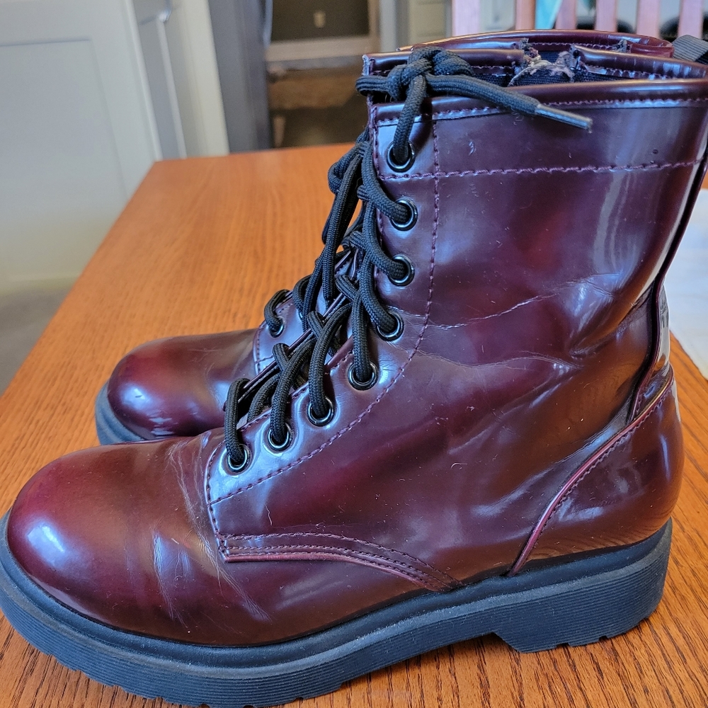 Womens Mossimo burgundy boots US size 7.5